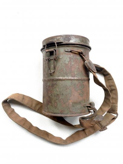 German WW1 Gasmask and Canister