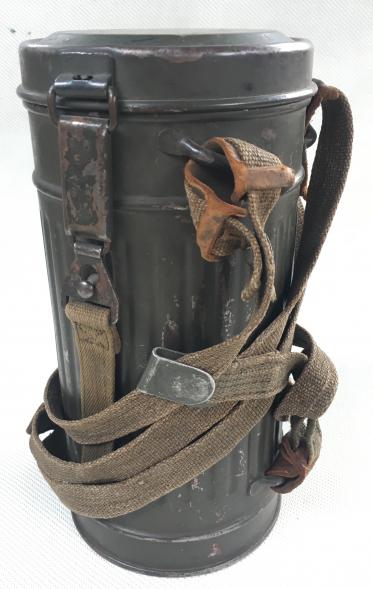 WH (Heer) Gasmask in Canister short model